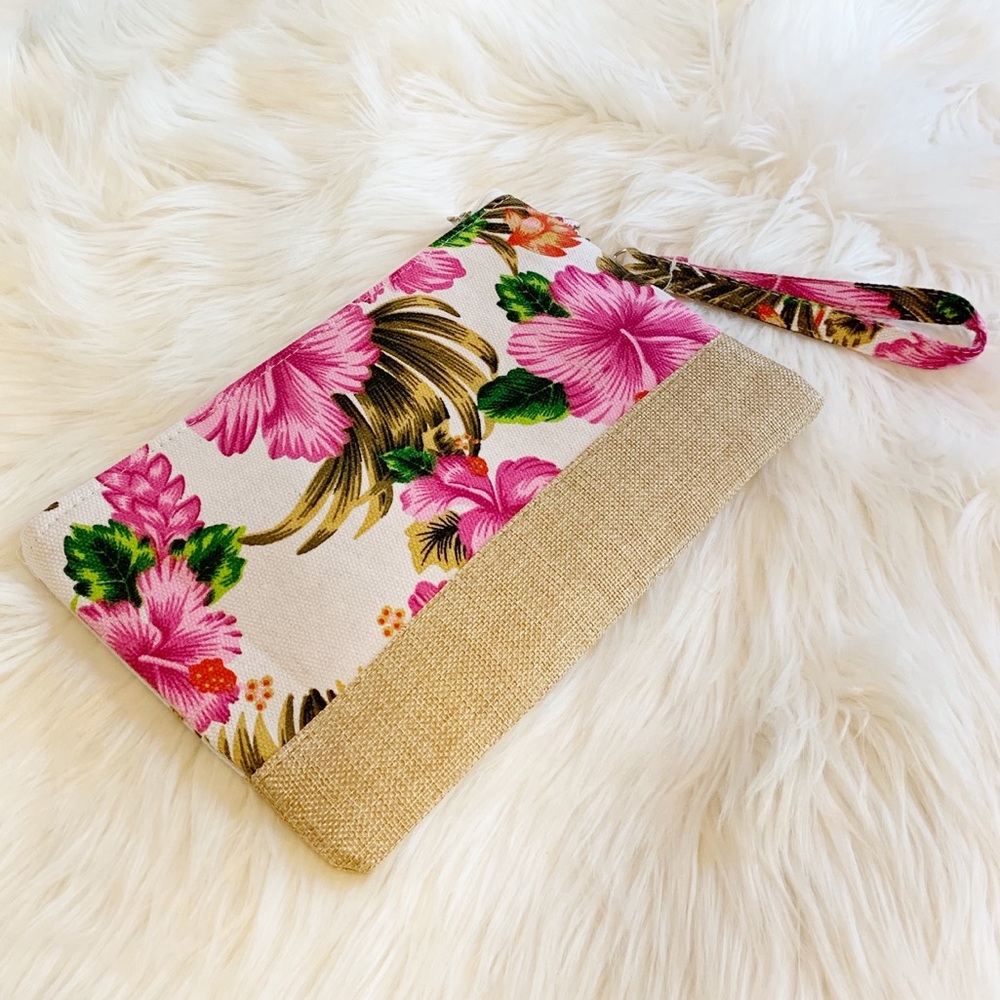NWT White Hibiscus Floral Clutch Wristlet Cosmetic Bag Boutique